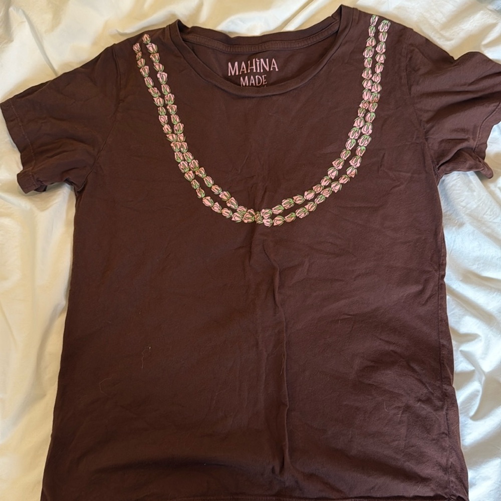 Mahina Made Lokelani Lei Tee